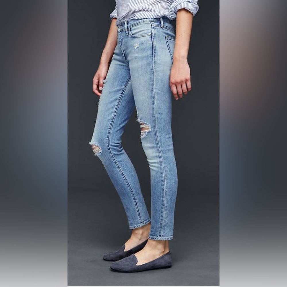 Gap True Skinny High Rise‎ Distressed Ankle Jeans
